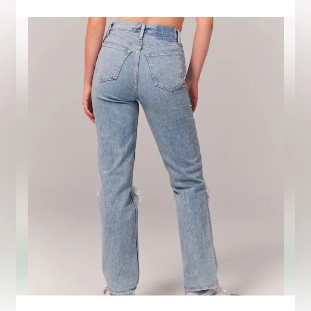 A&F The 90’s Straight Ultra High Rise Curve Love Jeans Lt Ripped Med Wash - Picture 4 of 8